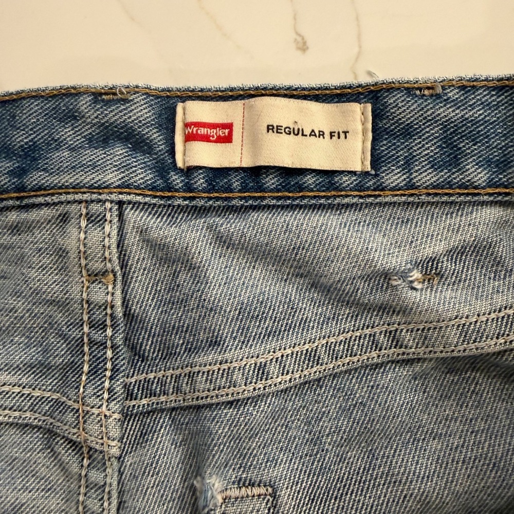Wrangler Mens Regular Fit Distressed Straight Leg Jeans Light Wash 34x32 9TRGCAW - Picture 3 of 11